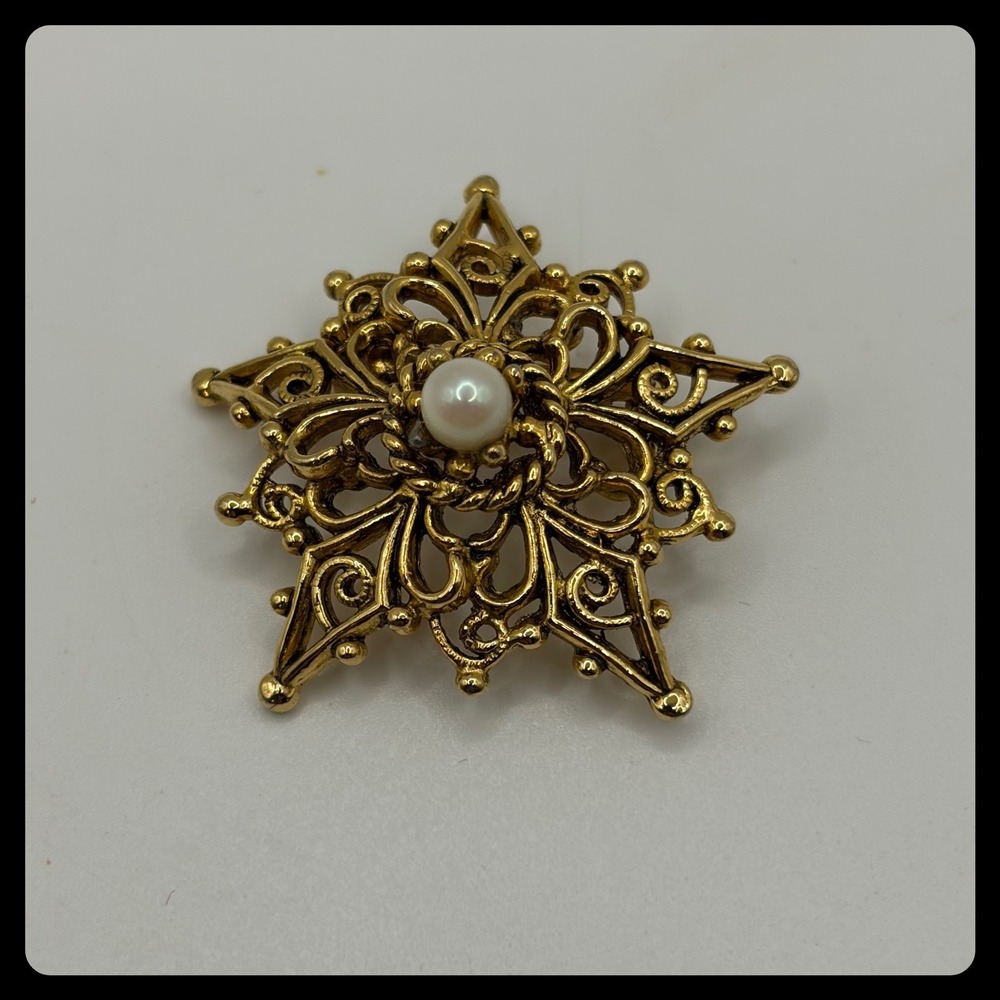 Star Filigree Brooch Small Gold Faux Pearl Ornate Vintage Accessory